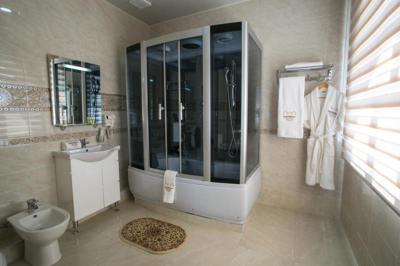 Shah Palace Hotel Bishkek Quarto foto