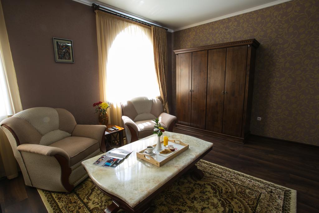 Shah Palace Hotel Bishkek Quarto foto